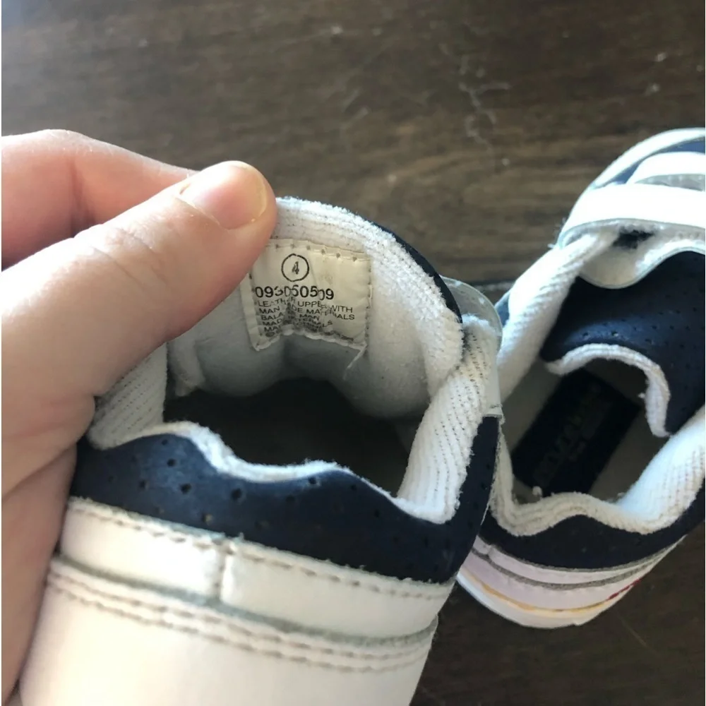 GUC Genuine Kids Sneakers 🛍️🛍️5/30 kids clothes